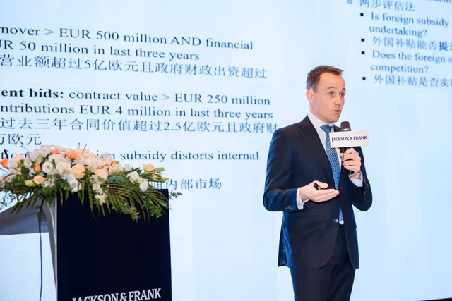 Martijn van de Hel presenting on EU investment screening